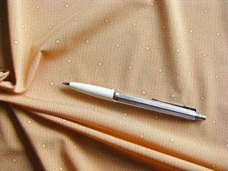 1m bi-elastische Microfaser "Eurojersey" aus Italien in goldigem beige "Pünktchen-Netz" - 1,50m