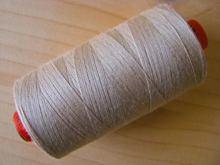 1 Spule AMANN rasant Nähgarn in beige/Richtung bast Fb0537