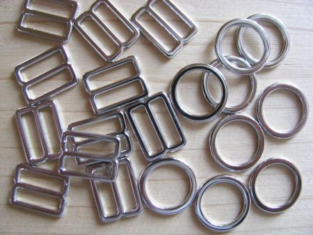 4 Schieber und 4 Ringe Metall in silber - 10mm