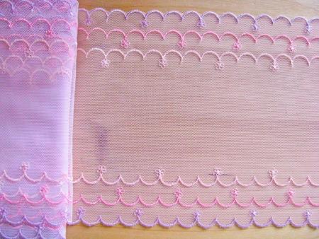 1m Dessous-Spitze "Pastell Zyklame" bestickt - 15,5cm