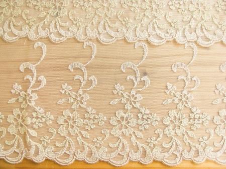 2m gegengleiche Dessous-Spitze "Golden Honeymoon" -19cm / Stickbreite 13cm