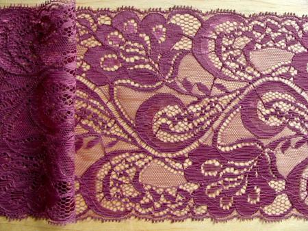 1m zarte Edel-Spitze in rot-violett Fb0056 -  13,5cm