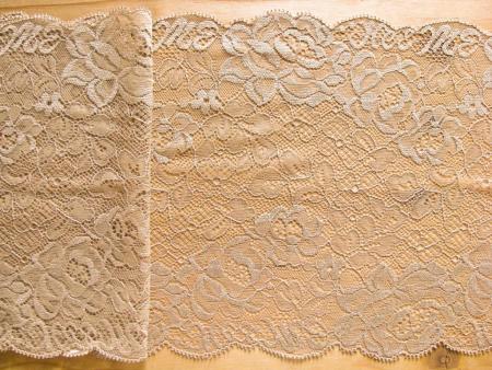 1m zarte Edel-Spitze in sahara-beige Fb1163 -  20cm