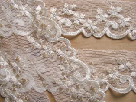 2m gegengleiche Dessous-Spitze "Elegance-Nude" bestickt - 4,5cm /  Stickbreite 4cm
