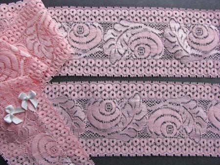 1m elastische Spitze in malve/kräftiges rosa Fb1056 - 8cm