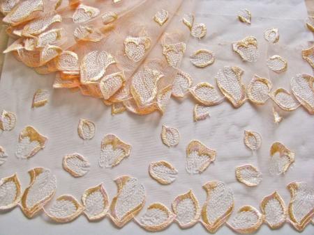2m gegengleiche Edel-Dessous-Spitze"A hint of mandarin" Fb0134 - 9cm / Stickbreite 12cm