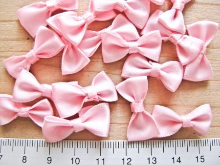 4 Stk. Satin-Schleifchen in baby-rosa Fb1056