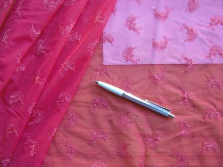 1m bi-elastische All-Over-Spitze "Blätterdesign" in mohnrot Fb0102