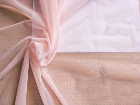 1m bi-elastischer Wäschetüll in zartem baby-rosa Fb0082
