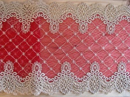 1Paket/13,7m elastische, bestickte Spitze, 25%, in mohn-rot Fb0102 und goldigem beige - 19cm