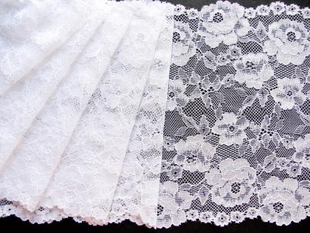 1m elastische XL-Spitze in rein-weiß Fb2000 -21cm
