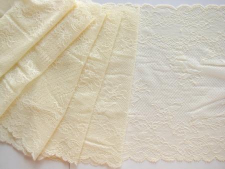 1m elastische XL-Spitze in jasmin Fb0781 - 22,5cm