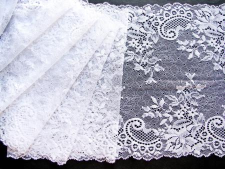 1m elastische XL-Spitze in rein-weiß Fb2000 - 22,5cm