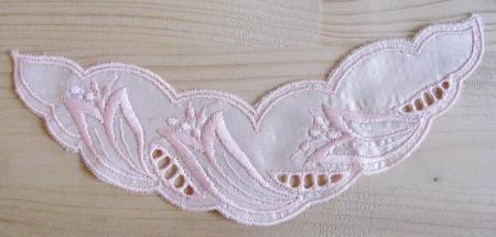 1 Stk Spitzenapplikation in zartem rosa Fb1056