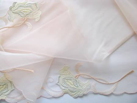 1m bestickte Spitze in nude Fb0097... -20cm / Stickbreite 7cm