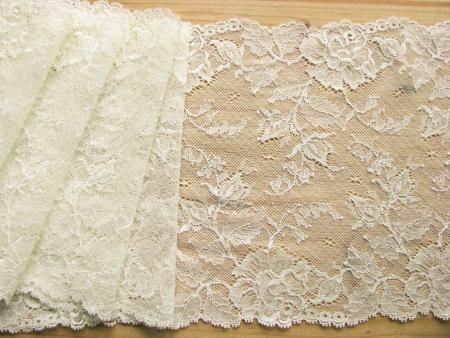 1m elastische Spitze in ecru/ein Hauch von creme Fb1451 -20cm