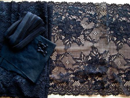 1 Pkt. Materialpaket "Black Wonder" Spitzenslip