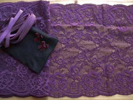 1 Pkt. Materialpaket "Violett Dreams" Spitzenslip