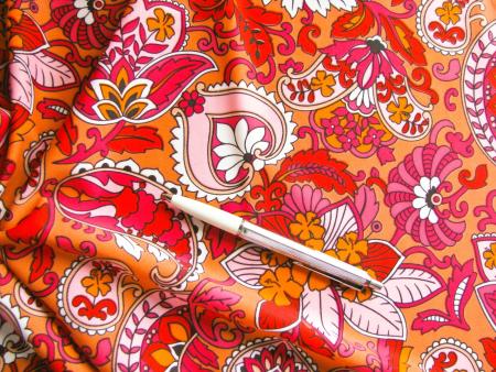 1m bi-elastische Microfaser/Lycra "Fire of Paisley" - 1,45m