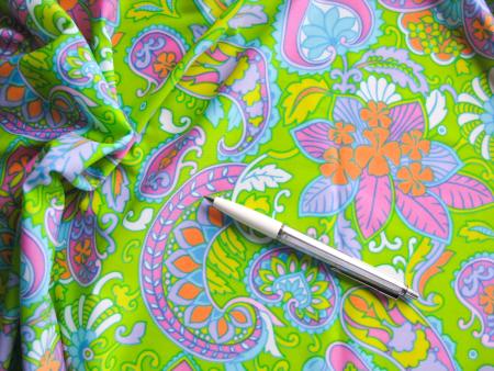 1,5m x 1,3m bi-elastische Microfaser "Apple-green-Paisley II"