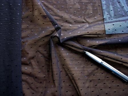 1m bi-elastischer Pünktchen-Tüll in schwarz Fb4000 -1,40m