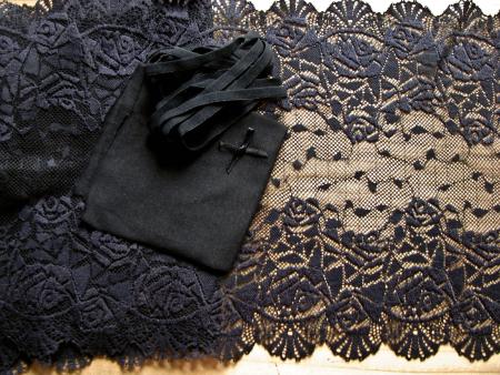 1 Pkt. Materialpaket "Black is Black" Spitzenslip