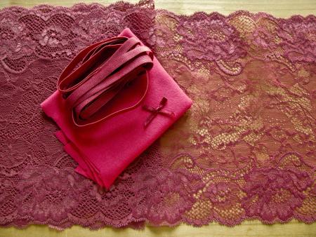 1 Pkt. Materialpaket "Wild Berry" Spitzenslip