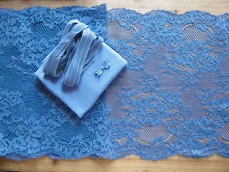 1 Pkt. Materialpaket "Blue Velvet" Spitzenslip