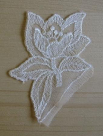 1 Stk Spitzenapplikation "Blume"in jasmin Fb0781