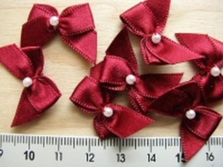 4 Schleifchen mit Perle in dunkler kirsche Fb0105