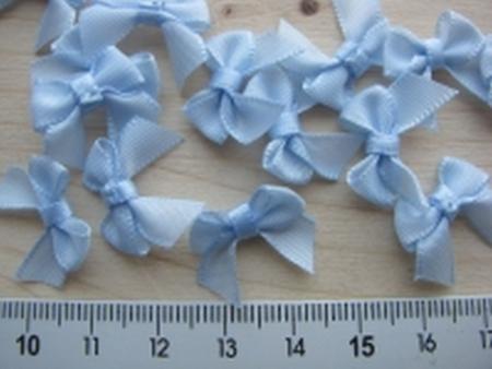 4 Schleifchen in baby-blau Fb0818