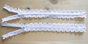 1 Stk. Spitzen-Reißverschluss in rein-weiß Fb2000 - 20cm