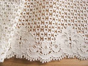 1m Edel-Spitze in zartem creme/ecru Fb1451