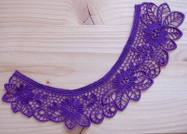 Spitzenapplikation - in violett