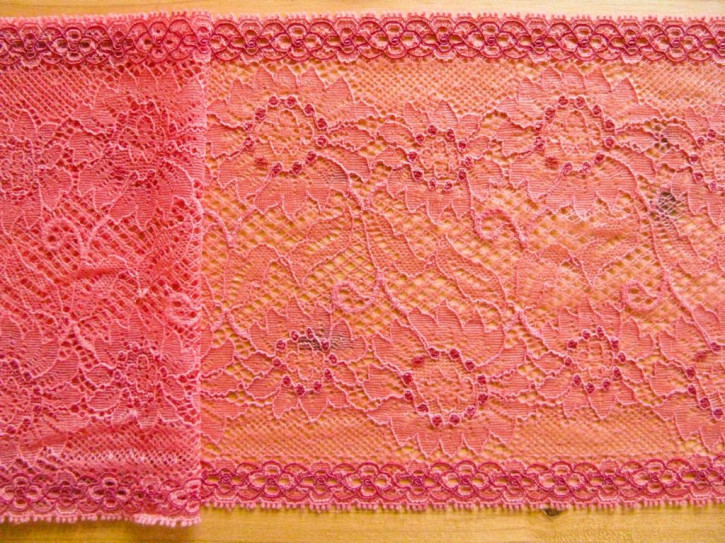 1m elastische Spitze "Velvets of Flamingo"