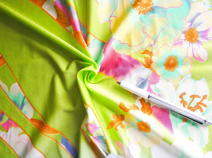 1m bi-elastische Microfaser/Lycra "Flowers in neon" - 1,50m