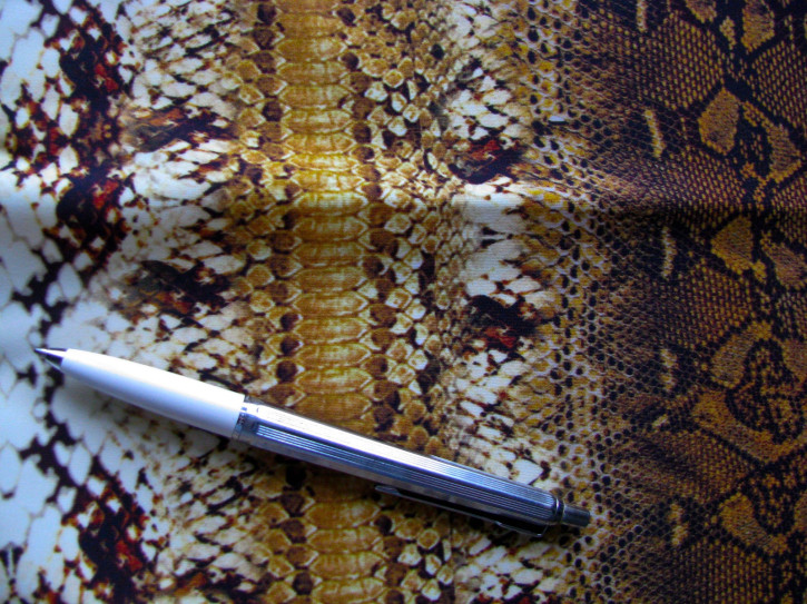 1Cupon/ 1,6m x 1,4m bi-elastische Microfaser/Lycra "Snake"