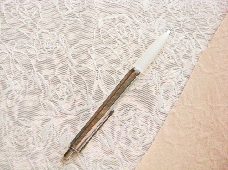 1m Bi-elastischer Spitzen-Mieder-/Strapsgürtelstoff in nude Fb0097... - 1,30m