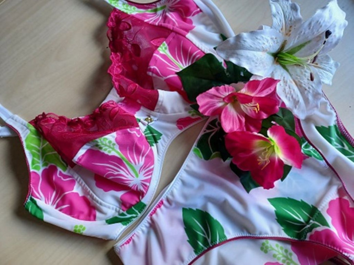 Frisches Sommer-Dessous-Set aus LY-782 und USP-613