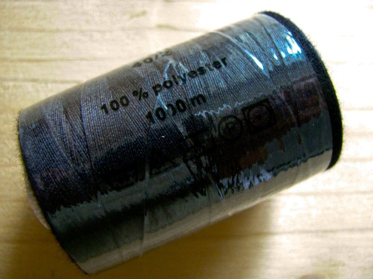 1 Spule Nähgarn in schwarz Fb4000