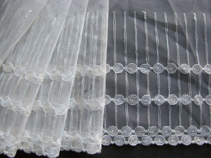 1m Spitze bestickt in ecru Fb1451 - 18cm / Stickbreite  13,5cm