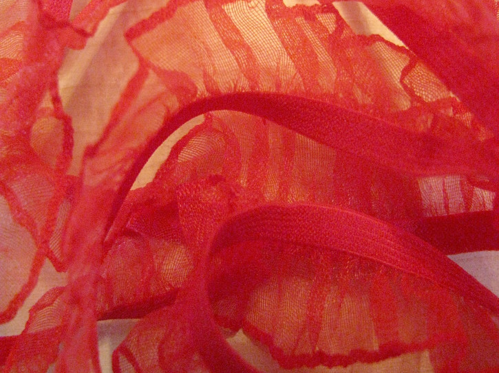 6m Rüschen-Wäschegummi in mohn-rot Fb0102 - 1,7cm/Gummibreite 0.5cm