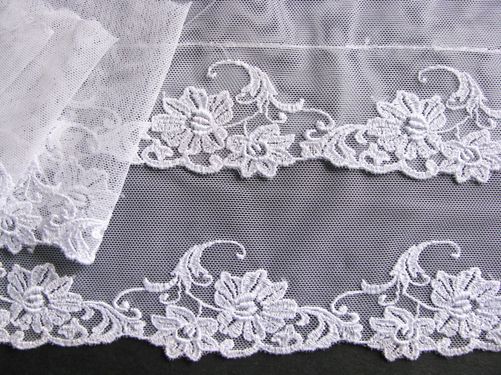 2m gegengleiche Edel-Dessous-Spitze in rein-weiß - 11,5cm / Stickbreite 4cm