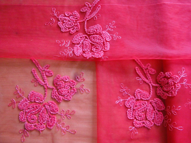 2m gegengleiche Dessous-Spitze/Einsatz "Chenille Roses" bestickt -32cm / Stickbreite 12,5cm