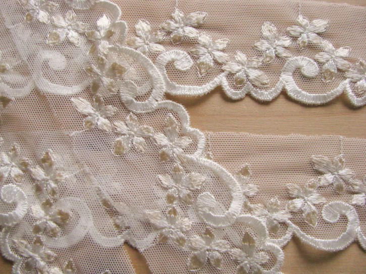 2m gegengleiche Dessous-Spitze "Elegance-Nude" bestickt - 4,5cm /  Stickbreite 4cm