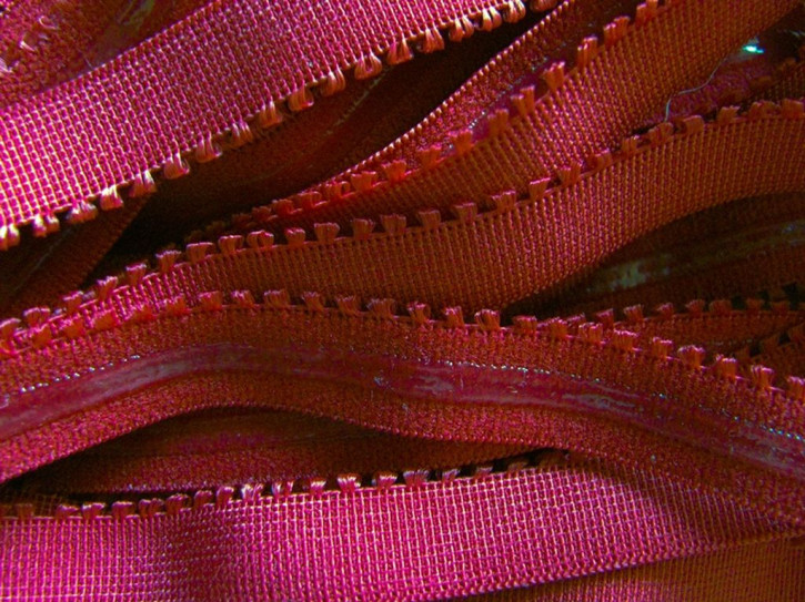 6m Unterbrustgummi/Silikon in dunklem kirsch-rot  Fb0105 - 13mm inkl. Zackenkante