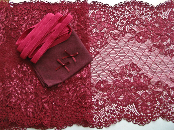 1 Pkt. Materialpaket "Glittering Chianti" Spitzenslip