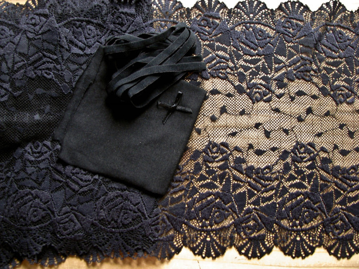 1 Pkt. Materialpaket "Black is Black" Spitzenslip
